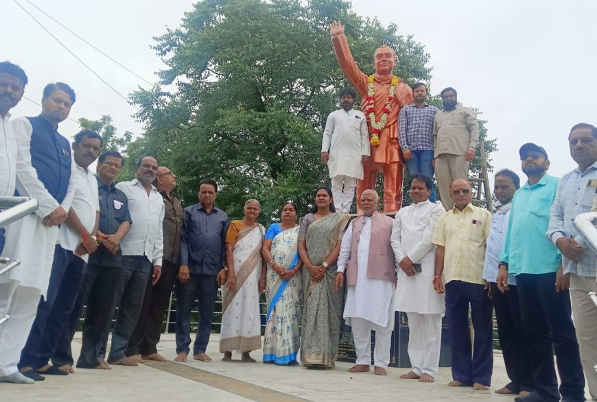 छत्रपती संभाजीनगर औरंगाबाद शहर जिल्हा काँग्रेस कमिटीच्या वतीने माजी पंतप्रधान स्वर्गीय राजीव गांधी यांना अभिवादन
