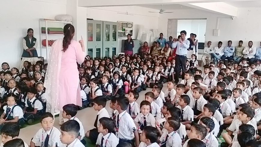 पोलीस अधीक्षक यांचे संकल्पनेतुन जिल्हयातील शालेय स्तरावर दामिनी पथकाचे माध्यमांतुन  विद्यार्थीविद्यार्थीनी सुरक्षा कार्यशाळाचे आयोजन करण्यात येत आहे.