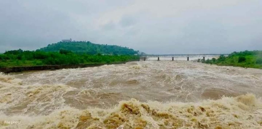 बीड बिंदुसरा खळखळून नव्हे भर भरून वाहत आहे ही नदी