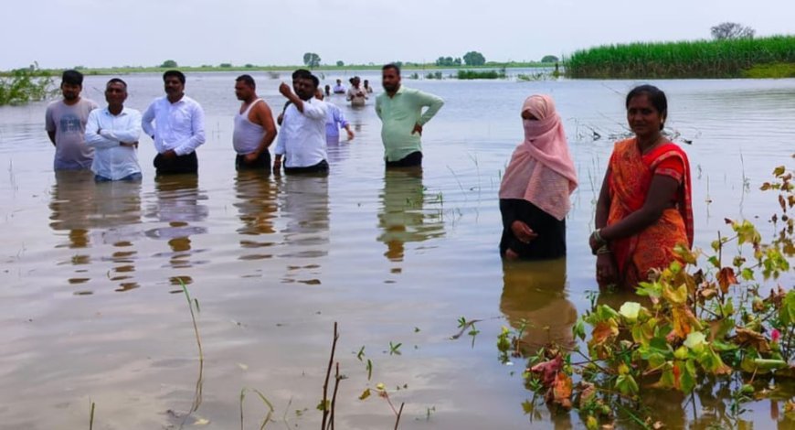 गंगापूरात गोदा काठच्या शेतकऱ्यांचे नुकसान भरपाईसाठी जलसमाधी आंदोलन