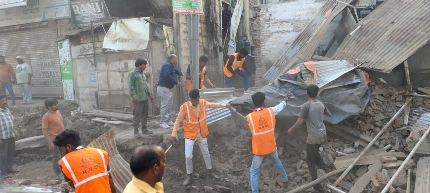 रोषणगेट ते कटकट गेट रस्ता पाडापाडी सुरू  सात रस्ता बाधित मालमत्ता पाडल्या
